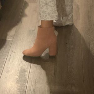 Kenneth Cole Reaction booties size 7 ( I’m a 7.5)